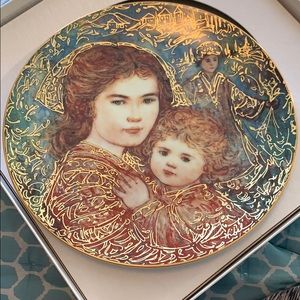Hibel Mother’s Day plate “Olivia and Hildy”